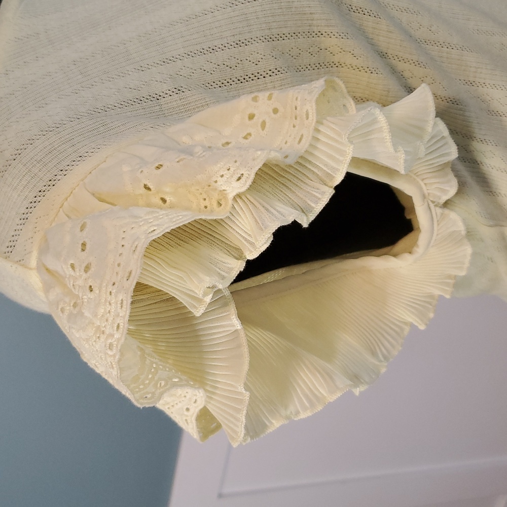 Hem and Thread Pointelle Ruffle Top L - Picture 6 of 11